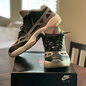 Air Jordan Retro 11 Low Cement